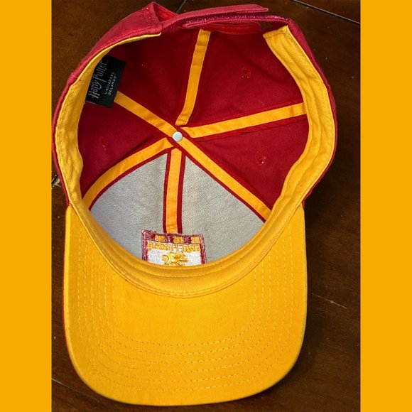 Harry Potter Gryffindor Alumni Magic Strap-Back Hat Cap Universal Orlando New - Picture 5 of 6
